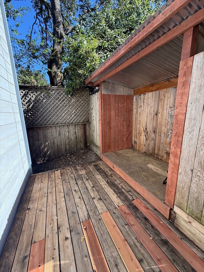 Building Photo - 8121 1/2 El Rancho Drive