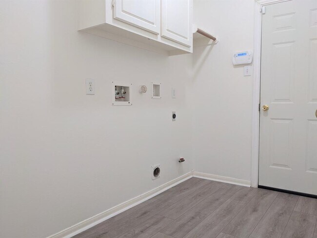 Building Photo - 4611 Rainbow Valley Ct