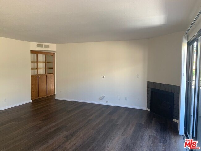 Building Photo - 4353 Coldwater Canyon Ave