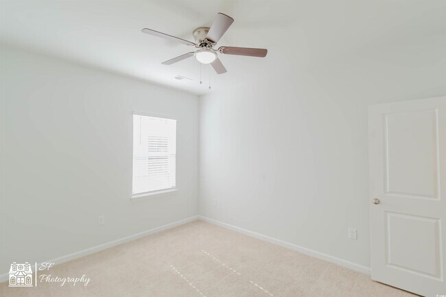 Building Photo - 3320 Candytuft Dr