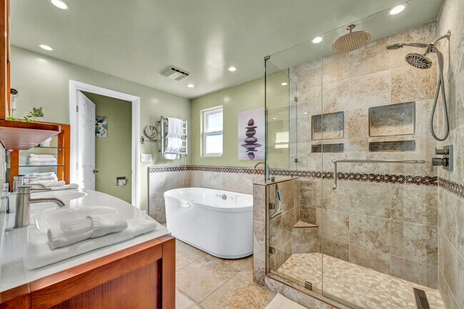 Building Photo - FULLY FURNISHED MOUNTAIN VIEW RETREAT with HOT TUB, RV PARKING & NO HOA
