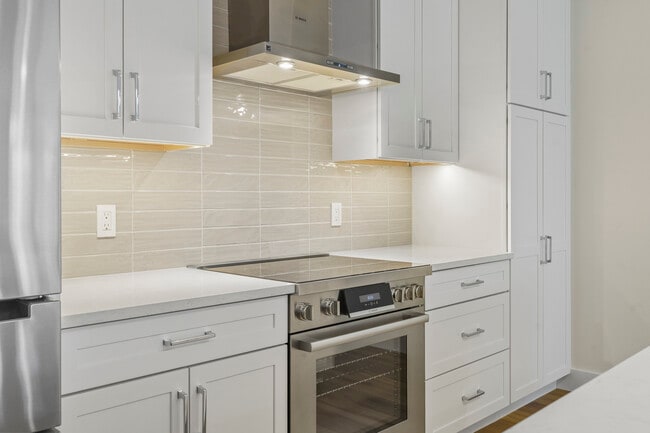 Building Photo - 1 US-1