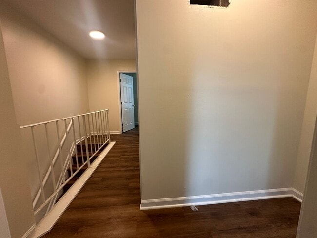 Building Photo - 215 Kimberly Way