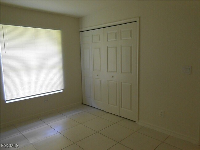 Building Photo - 4944 Golfview Blvd