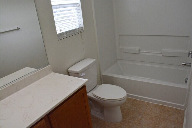 Building Photo - Impeccable Home in a Cul-de-Sac with Great Curb Appeal!