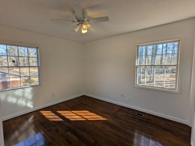 Building Photo - 4446 Falcon Ct