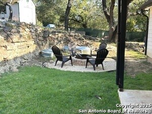 Building Photo - 6004 Gainsborough Dr