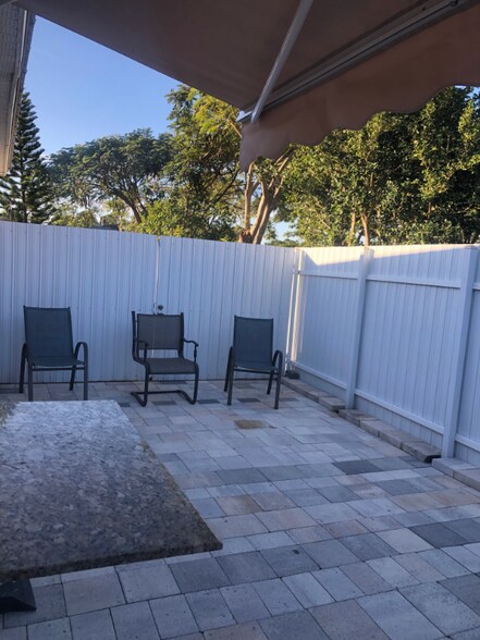 Building Photo - 5968 NW Favian Ave