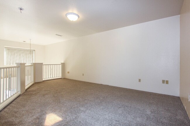 Building Photo - 3249 N Hedgewood Dr