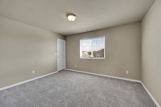 Building Photo - $2,495 - 3-Bed Home with Updated Features ...