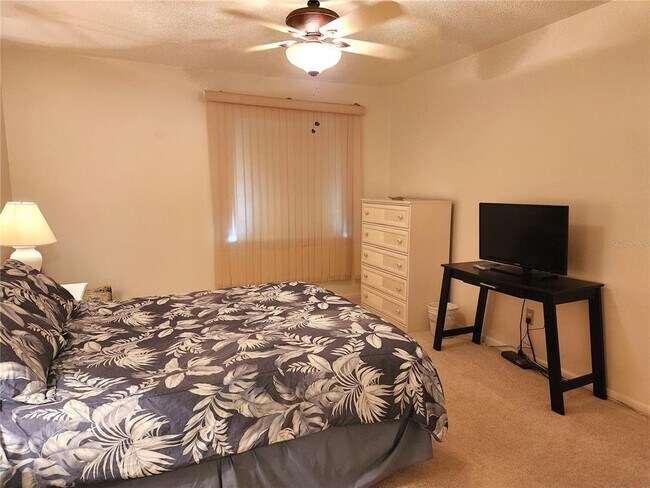 Building Photo - 654 Midway Dr