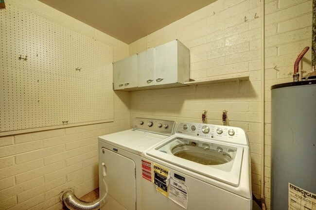 Building Photo - 9951 W Clair Dr