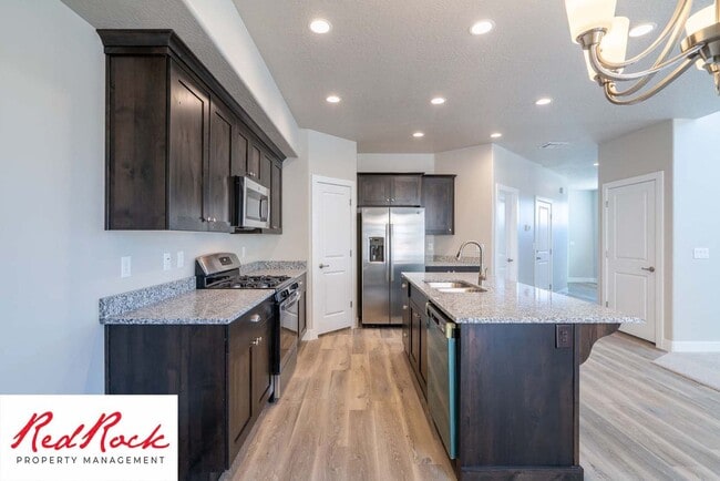 Building Photo - 3 Bedroom Hurricane Townhome With Scenic Views