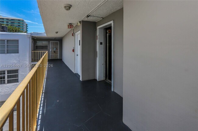 Building Photo - 1580 West Dr