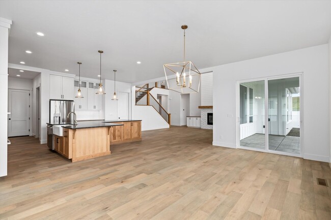 Building Photo - 5 Bedroom in Dry Creek Ranch