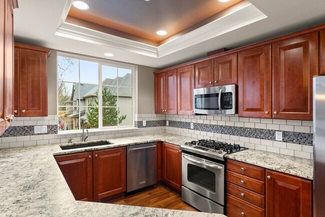 Building Photo - Luxury 3-bedroom, 3.5 Bath Row Home for Rent in Villebois Village Center