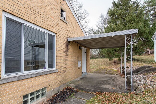 Building Photo - WESTWOOD-2 BEDROOM 1.5 BATH RANCH W/ UPDATES