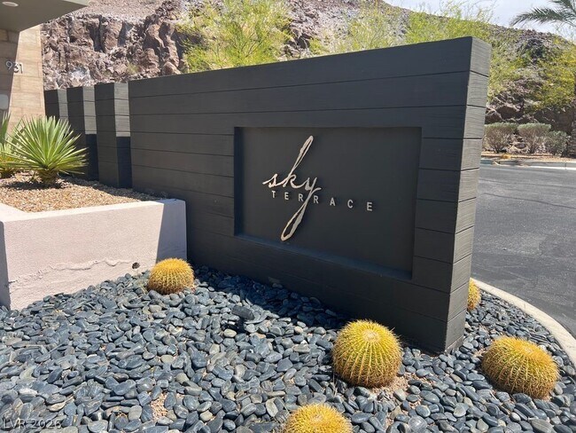 Building Photo - 917 Vegas View Dr