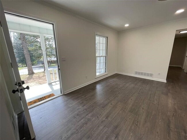 Building Photo - 1202 Lafayette Dr SW