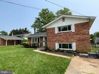 Building Photo - 9913 Pomona Dr