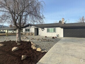 Building Photo - 3+2 READY NOW! City of Tehachapi