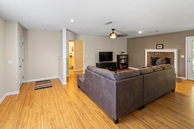 Building Photo - 115 Nancy Dr