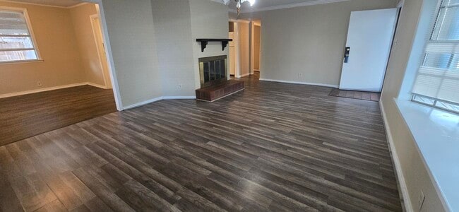 Building Photo - 9407 Antoine Dr