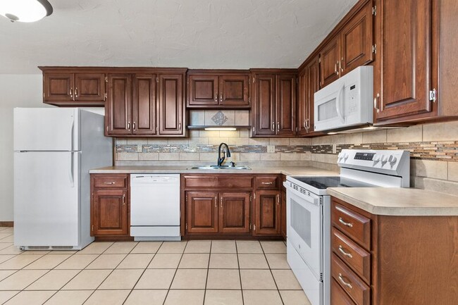 Building Photo - 2344 Canter Ln