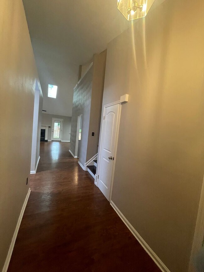 Building Photo - Beautiful home in Riverwalk