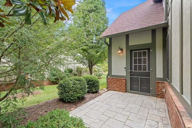 Building Photo - Spacious, Beautiful East Asheville Home