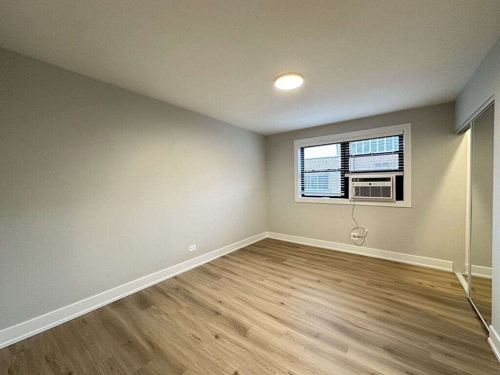 Building Photo - 531 W Aldine Ave