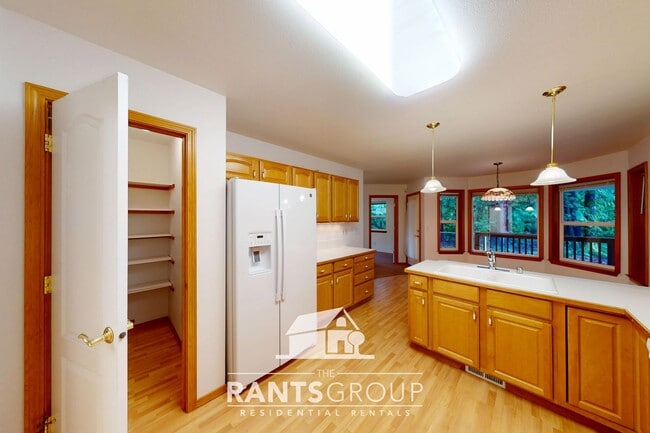 Building Photo - Spacious 3-Bed / 2-Bath Home on 2.5 Private Acres – Cooper Point