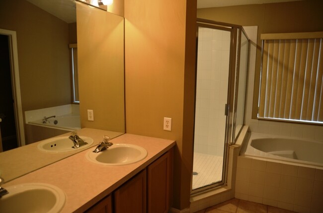 Building Photo - Nice 3/2 House w/2-Car Garage South of Dow...
