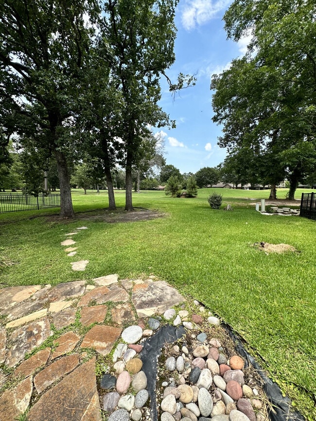 Building Photo - 1009 Augusta Dr