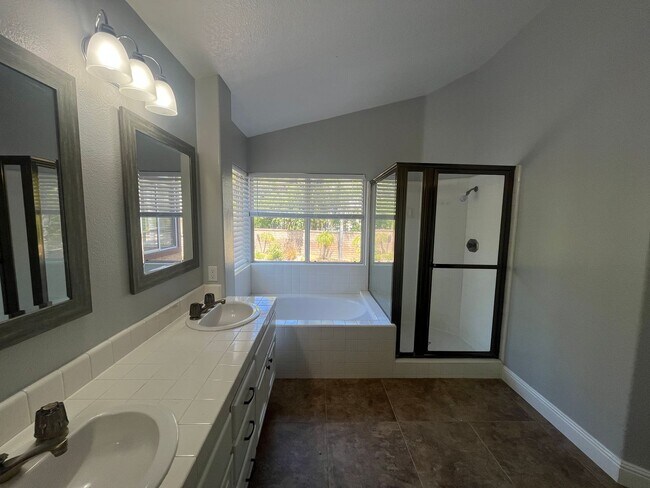 Building Photo - 4 Bedroom/2.5 Bath Home with Pool in Chino...