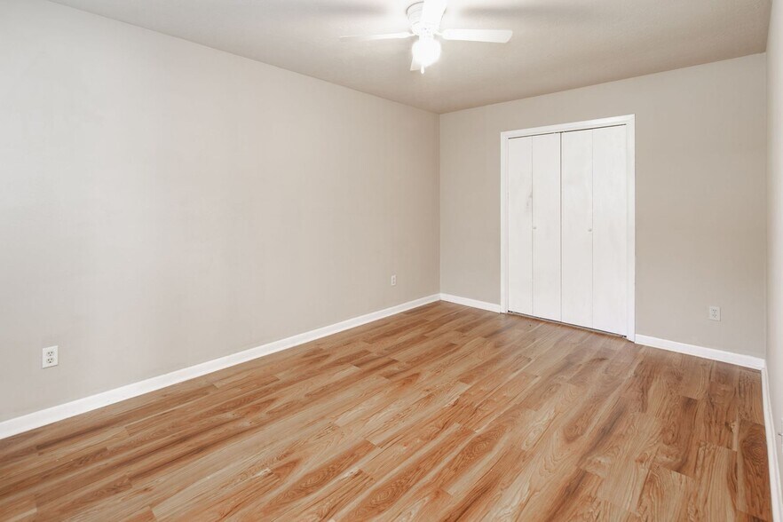 Building Photo - JUNE SUBLEASE!!!!  Adorable 3 Bedroom 2 Bathroom Home with Yard and 2 Car Garage!
