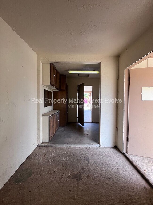 Building Photo - 1535 W Rosemonte Dr