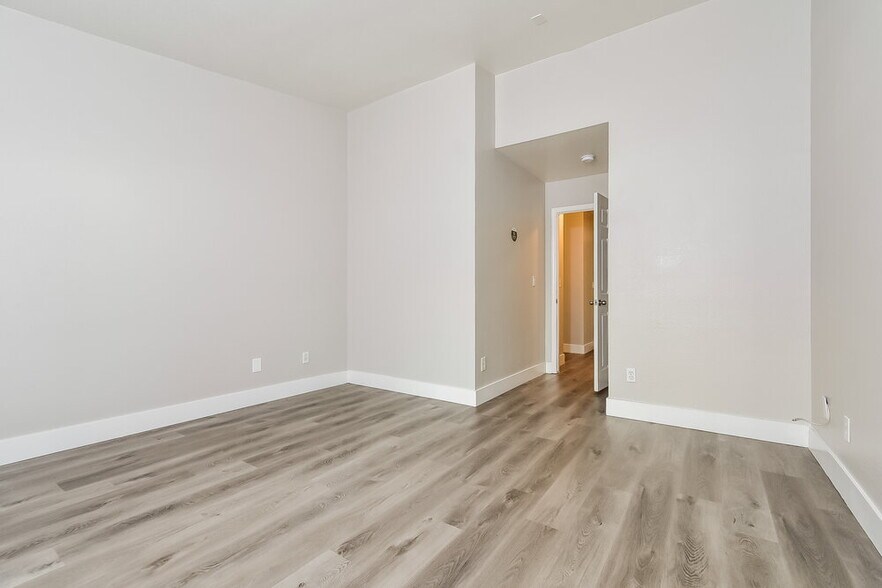 Building Photo - 3015 W Hammer Ln