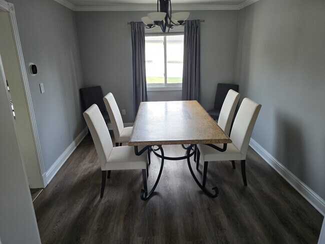 Building Photo - 5580 Creek Run Dr