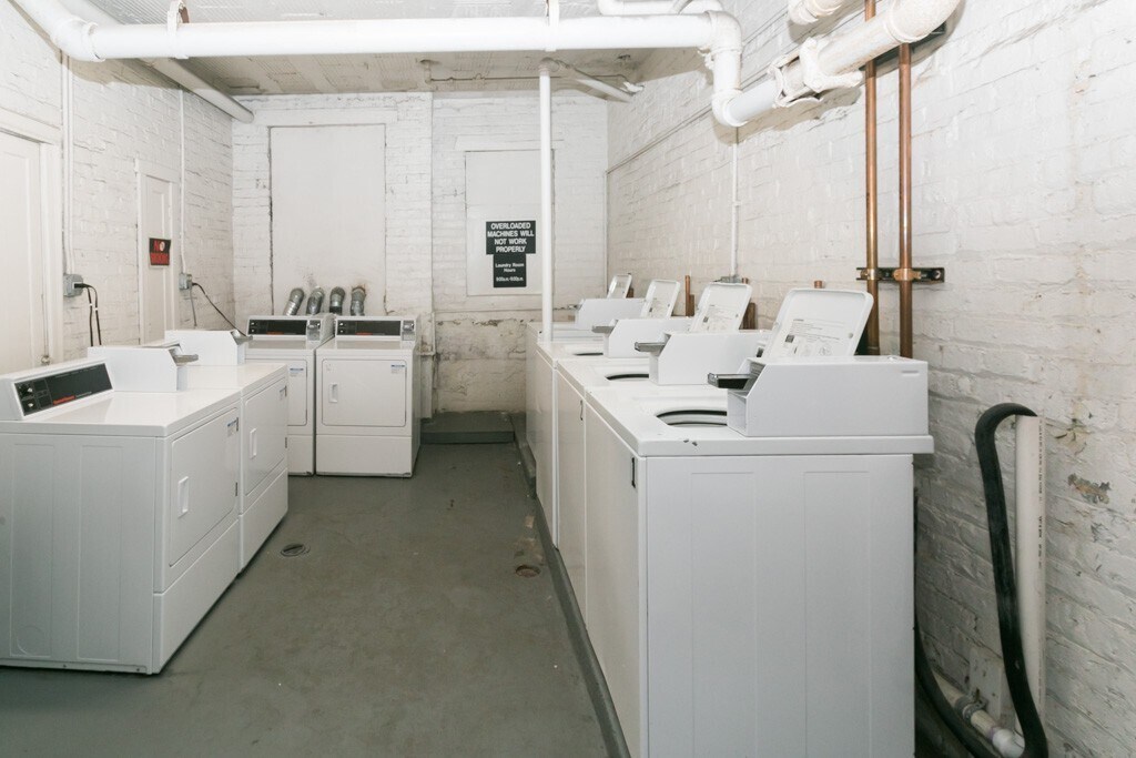 Building Photo - 4644 N Paulina St