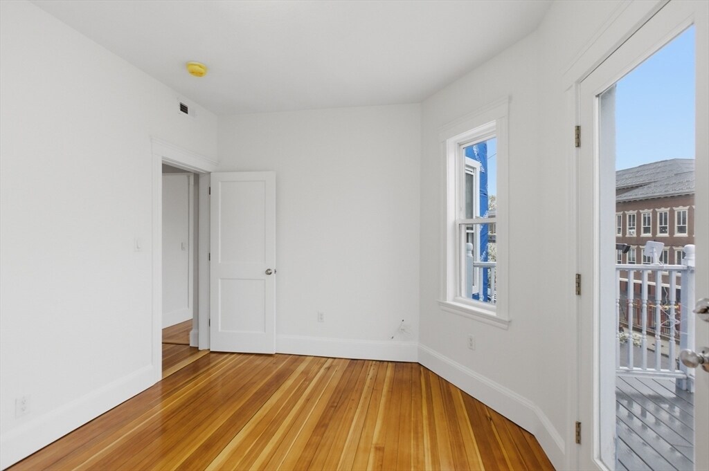 Building Photo - 26 Roseclair St