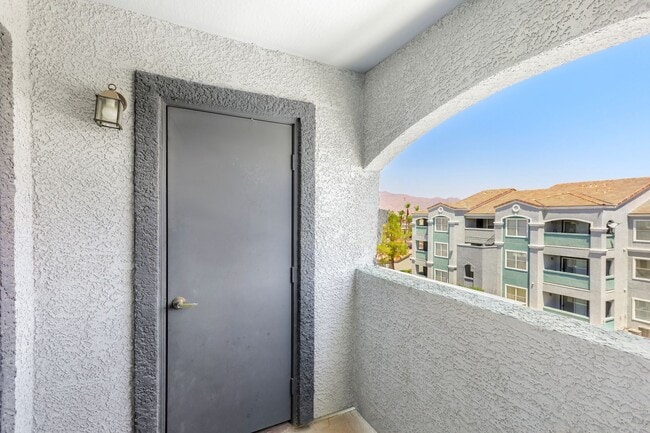 Building Photo - 6955 N Durango Dr