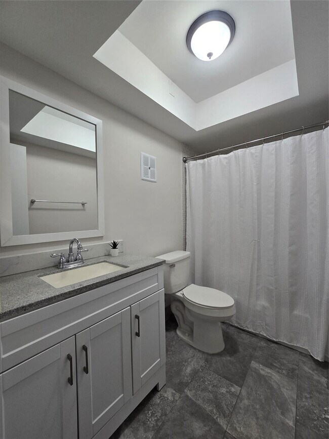 Building Photo - 2109 NE 68th St