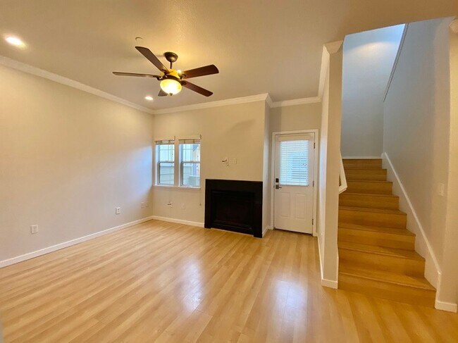 Building Photo - 140 Valley Oak Dr