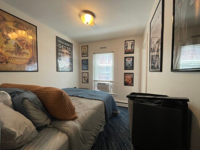 Building Photo - 218 Newbury St