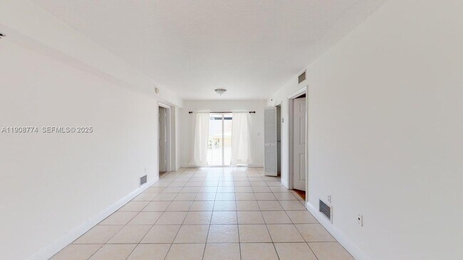 Building Photo - 2415 NW 16th St Rd