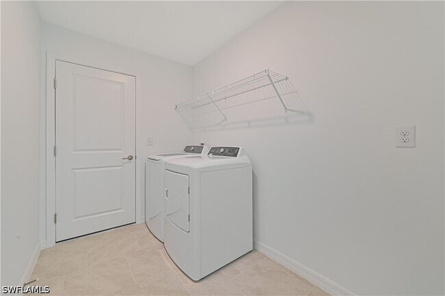 Building Photo - 2901 SW 18th Pl