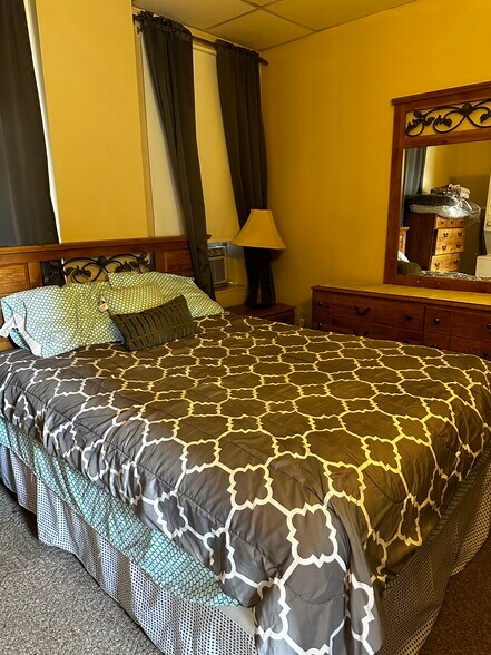 bedroom - 583 Mill St