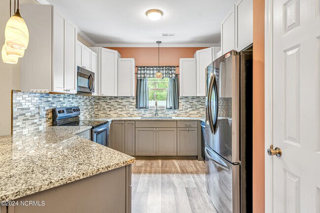 Building Photo - 310 Cedar Island Trail