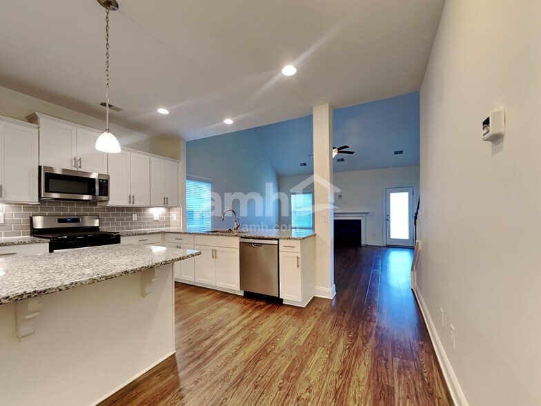 Building Photo - 110 Doral Blue Dr